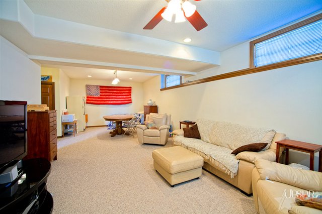 21614 Antwerp Road Woodburn, IN 46797 - Photo 5 of 26