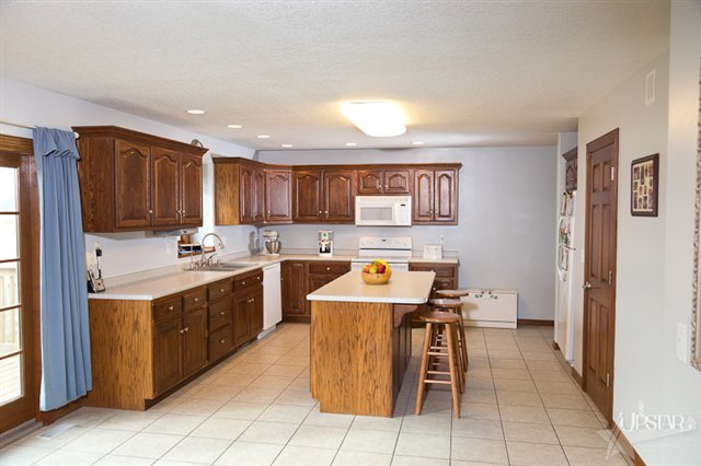 21614 Antwerp Road Woodburn, IN 46797 - Photo 6 of 26