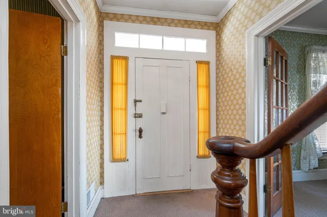 a view of entryway with a window