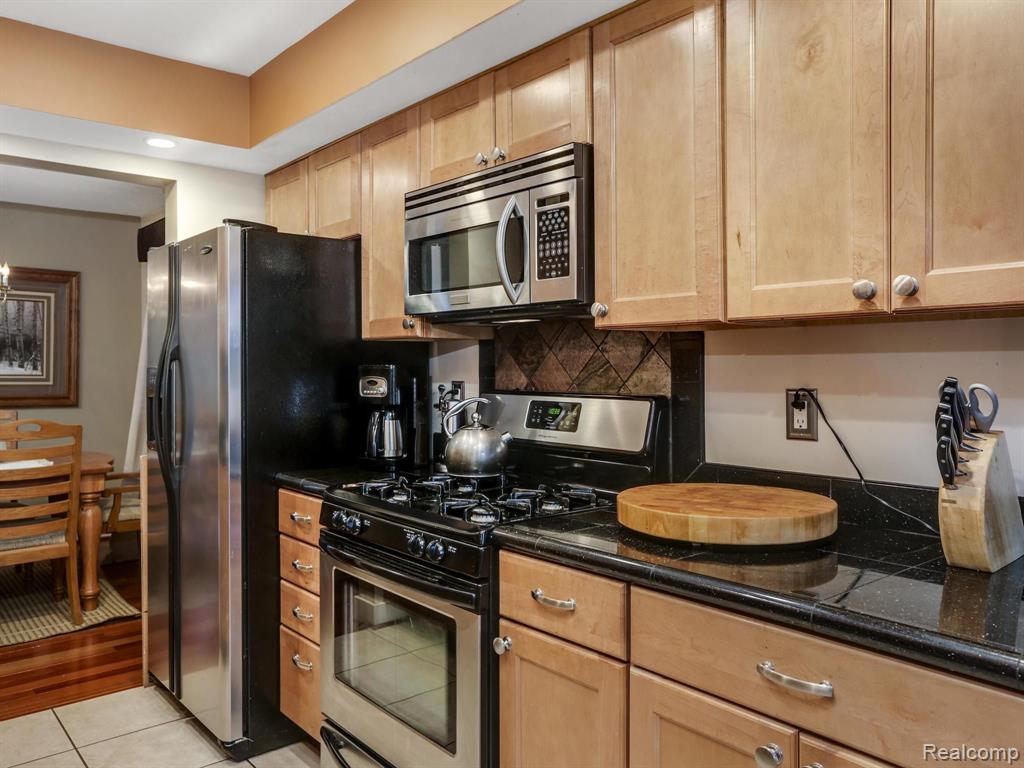 2965 Meadowbrook Drive Rochester Hills, MI 48309 - Photo 10 of 32