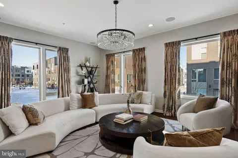 $1,249,000 | 3200 Parkview Walk, Philadelphia, PA 19125