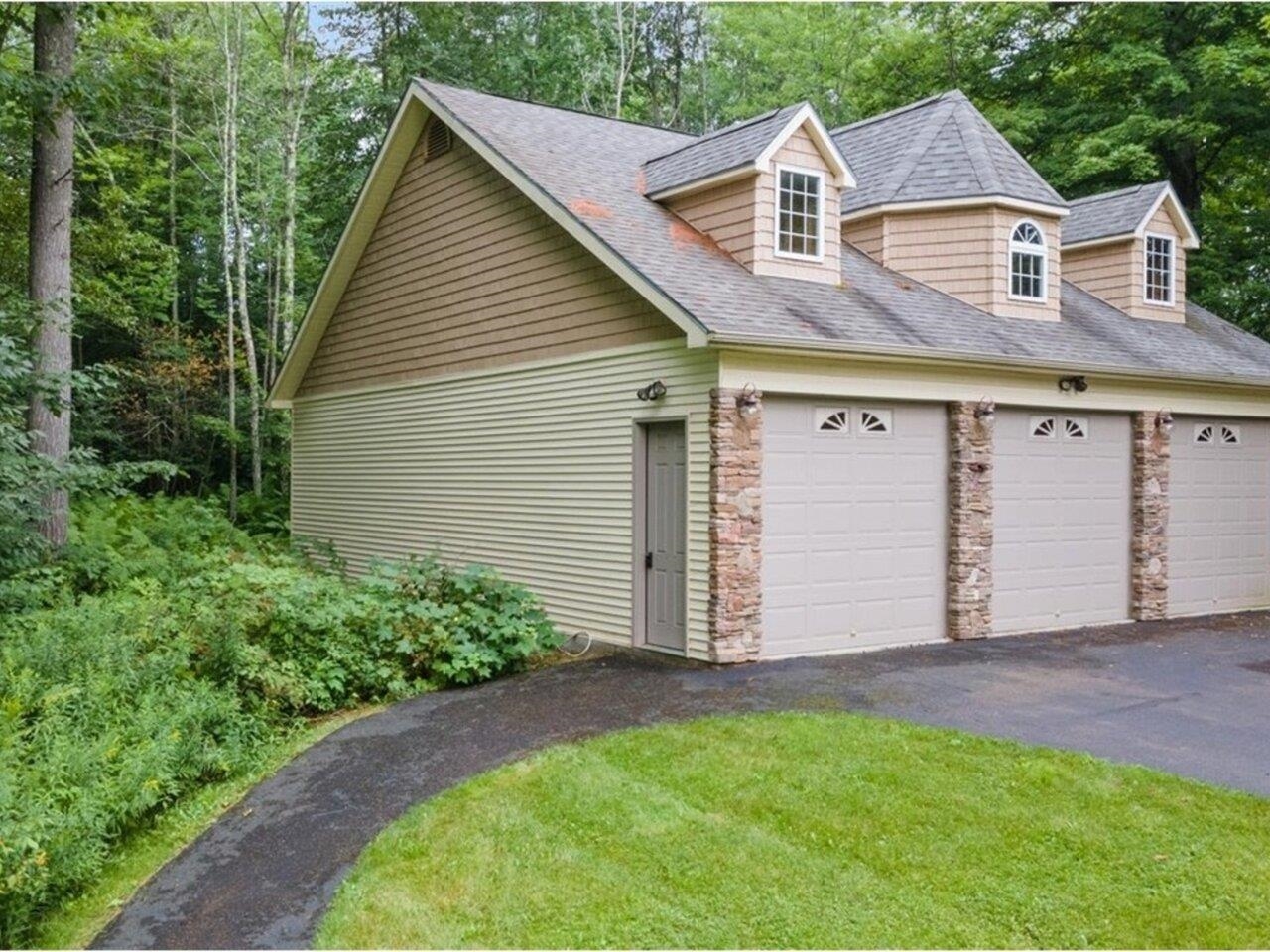 4357 Oak Hill Road Williston, VT 05495 - Photo 3 of 40