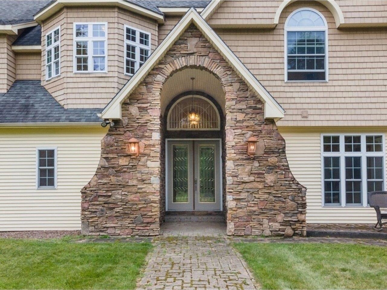 4357 Oak Hill Road Williston, VT 05495 - Photo 4 of 40