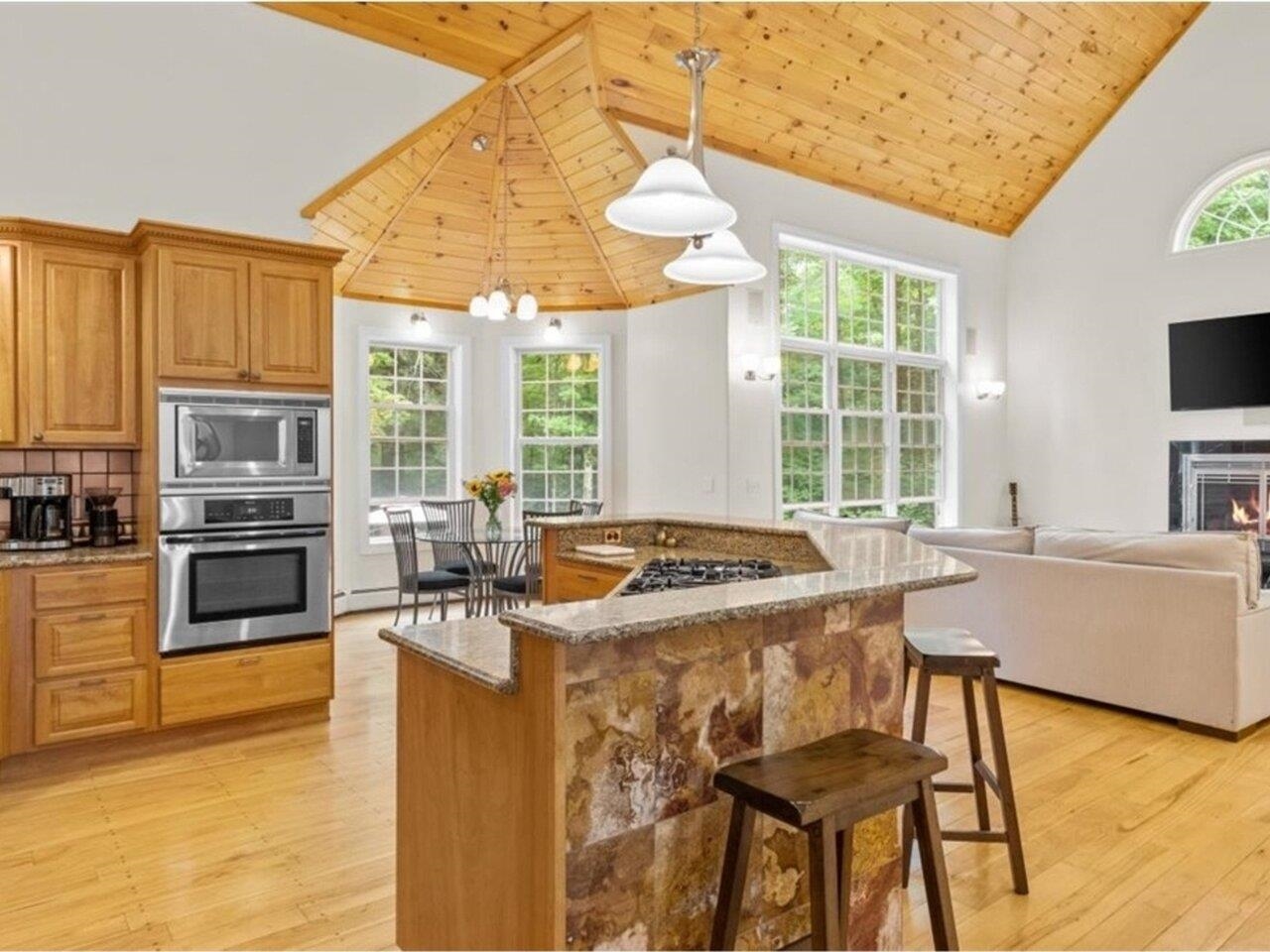 4357 Oak Hill Road Williston, VT 05495 - Photo 8 of 40