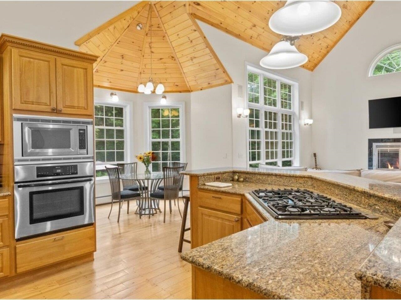 4357 Oak Hill Road Williston, VT 05495 - Photo 10 of 40