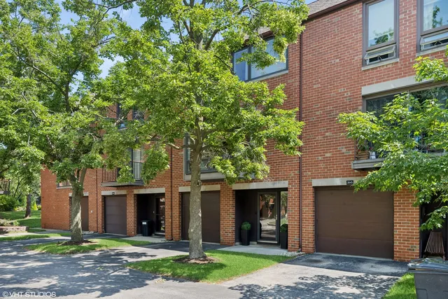 $420,000 | 3843 Appian Way, Glenview, IL 60025