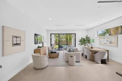 $1,525,000 | 910 Southeast 13th Street, Fort Lauderdale, FL 33316