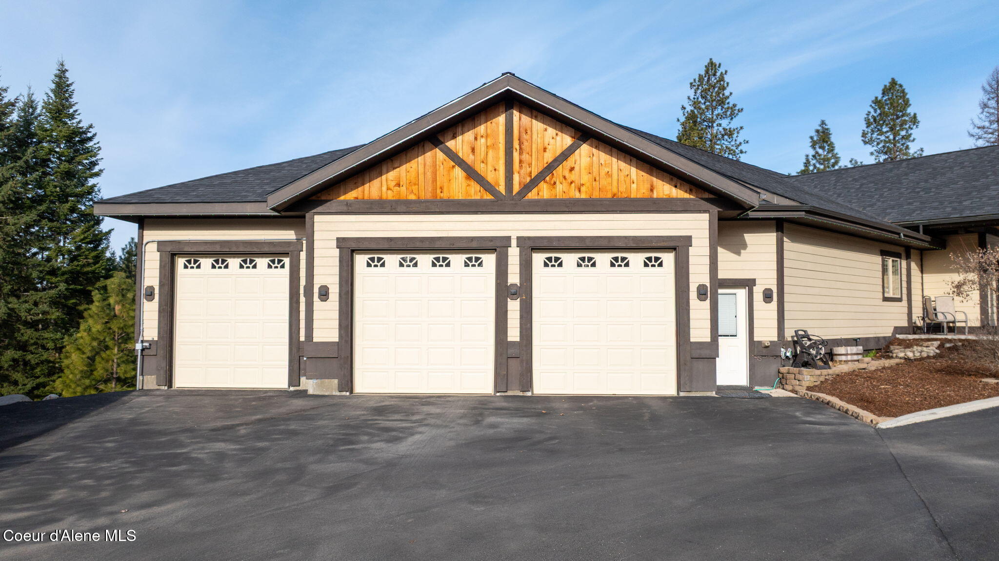 14563 North Saddle Ridge Road Rathdrum, ID 83858 - Photo 10 of 60 3 Car Attached Garage