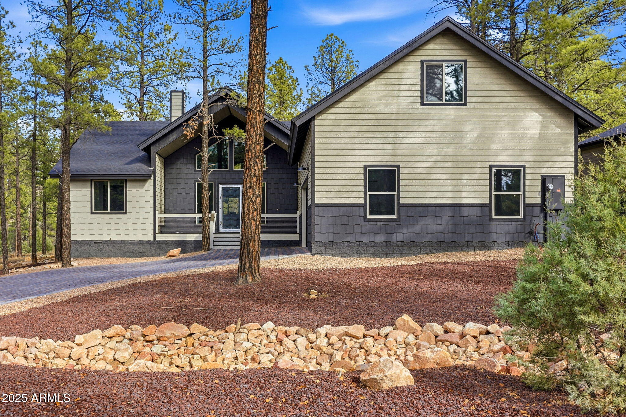 2400 West Bench Road Show Low, AZ 85901 - Photo 2 of 37 a front view of a house with garden
