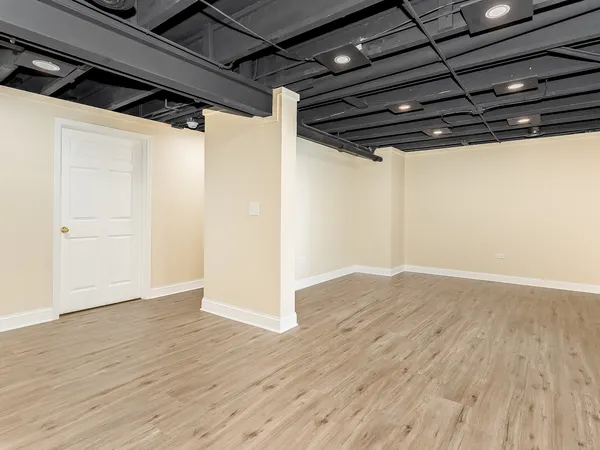 $3,000 | 2494 Stoughton Circle, Aurora, IL 60502