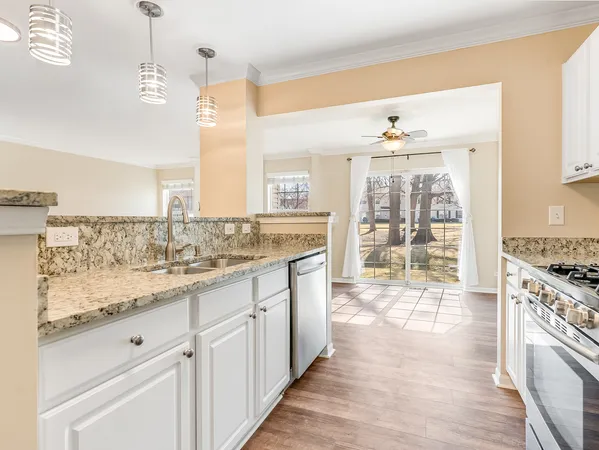 $3,000 | 2494 Stoughton Circle, Aurora, IL 60502