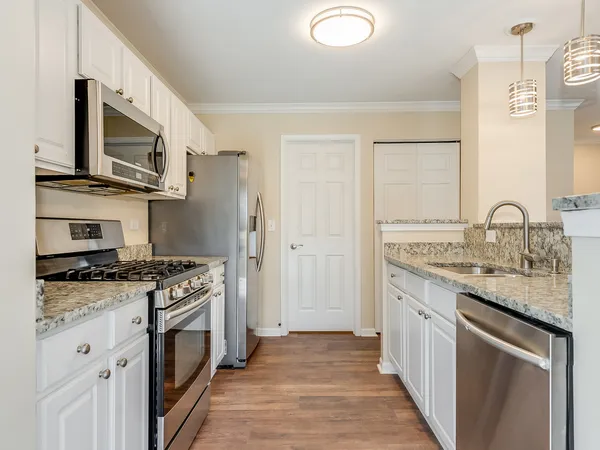 $3,000 | 2494 Stoughton Circle, Aurora, IL 60502