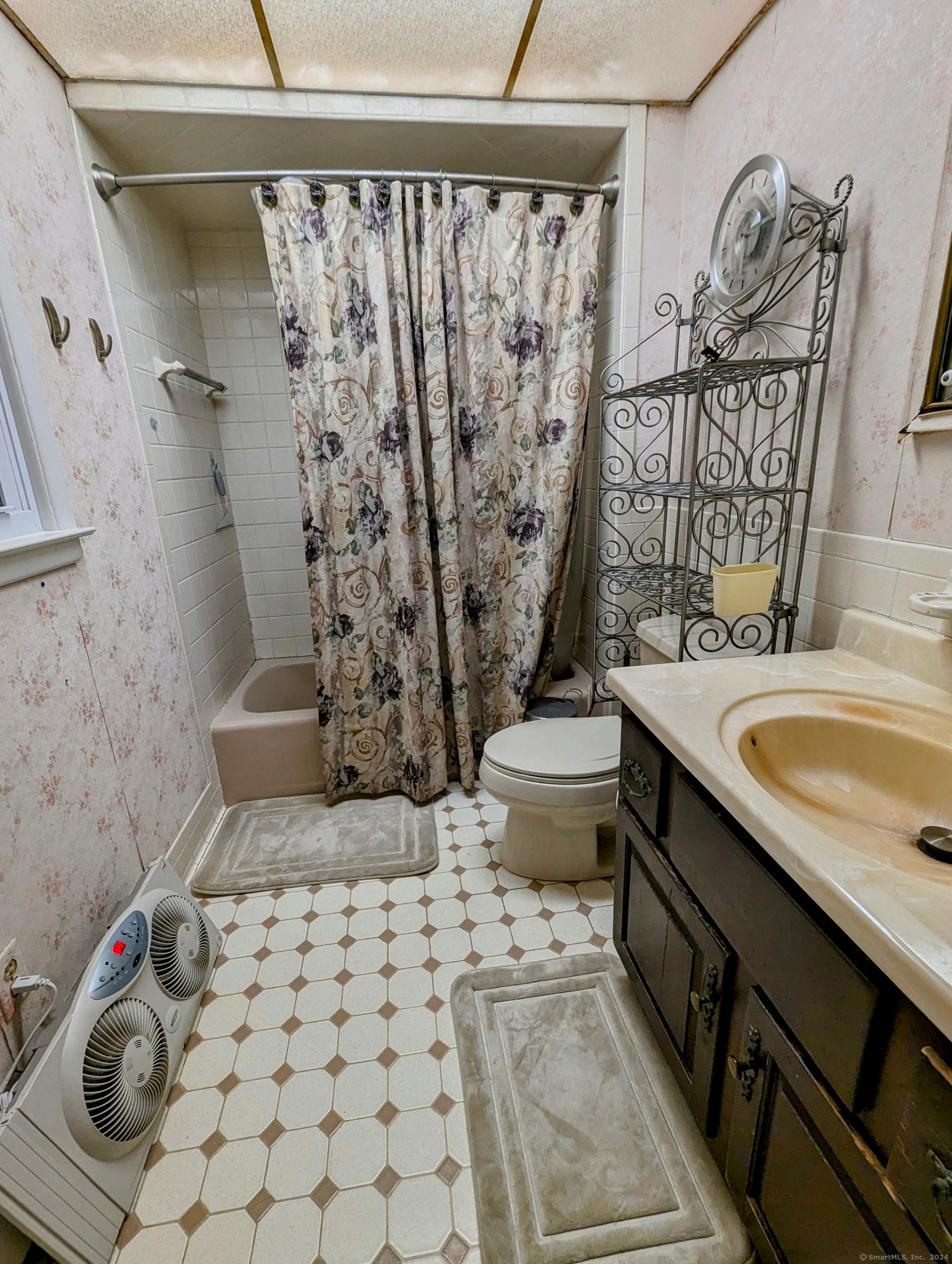 14 Stuart Drive Danbury, CT 06811 - Photo 16 of 21 Main Bath