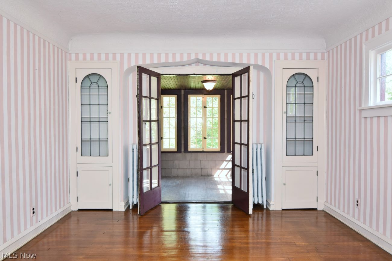 3549 Cedarbrook Road University Heights, OH 44118 - Photo 11 of 47 Dining Room With Leaded Glass Cabinets