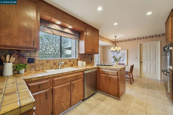 $1,945,000 | 34 Sherwood Court, Moraga, CA 94556