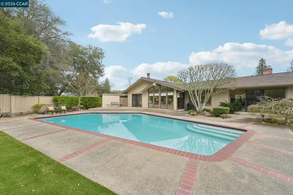 $1,945,000 | 34 Sherwood Court, Moraga, CA 94556