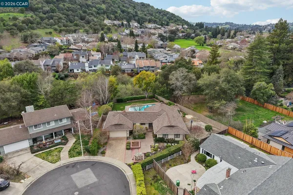 $1,945,000 | 34 Sherwood Court, Moraga, CA 94556