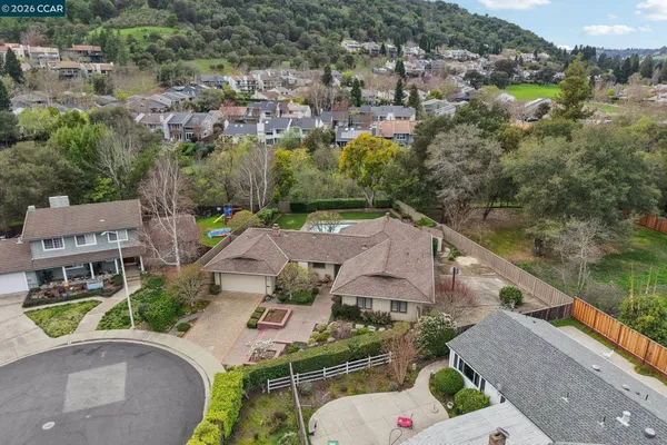$1,945,000 | 34 Sherwood Court, Moraga, CA 94556