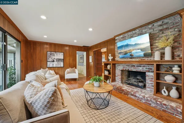 $1,945,000 | 34 Sherwood Court, Moraga, CA 94556