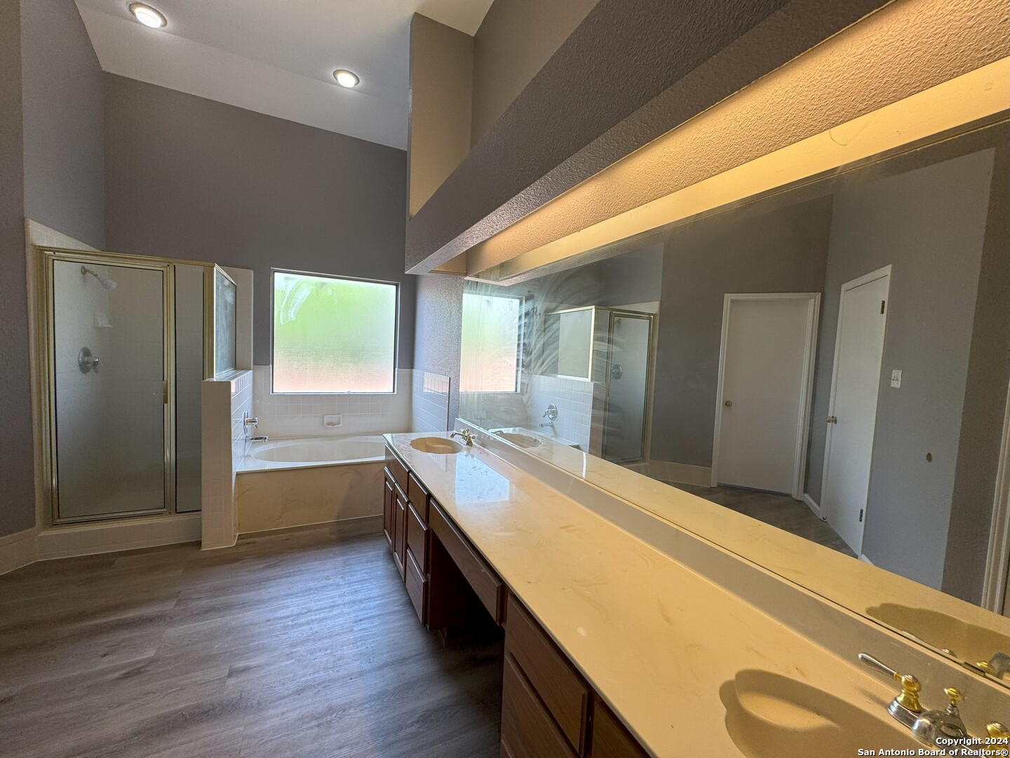 5939 Heather View San Antonio, TX 78249 - Photo 20 of 31 a room with a large window