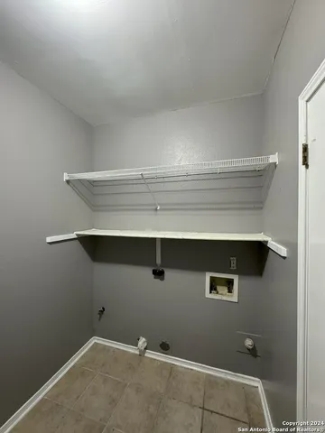 $1,900 | 5939 Heather View, San Antonio, TX 78249