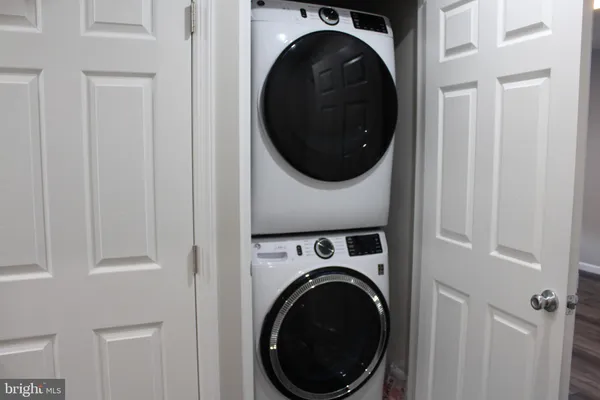 a close up view of a washer and dryer