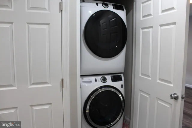 a close up view of a washer and dryer