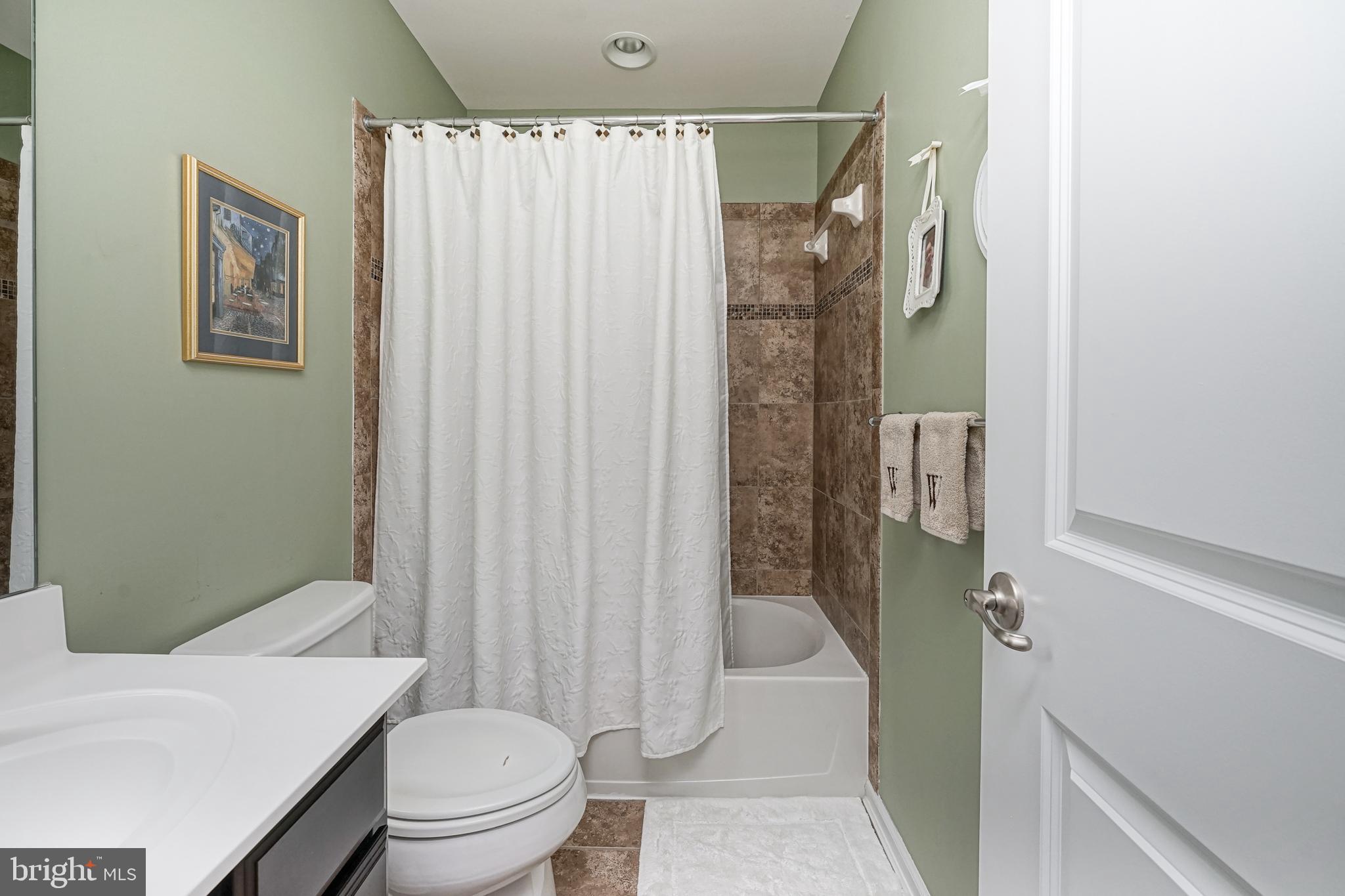 259 Staggerbush Road Williamstown, NJ 08094 - Photo 29 of 38 2nd Floor Full Bath
