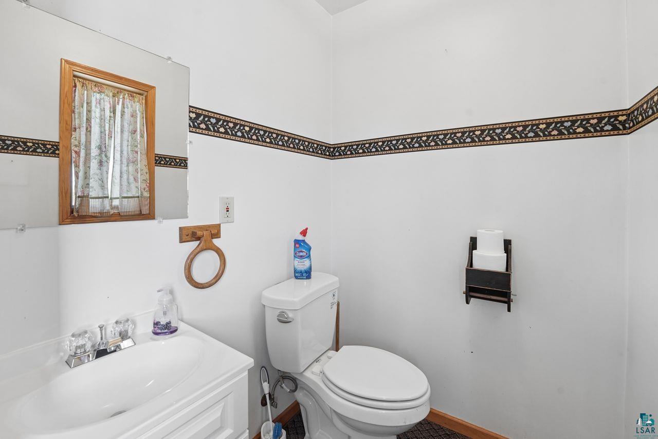 2909 Golf Course Road Ashland, WI 54806 - Photo 21 of 34 Bathroom with white walls and a decorative border