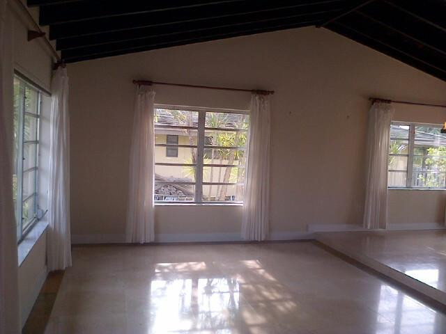 2012 Northeast 122nd Road North Miami, FL 33181 - Photo 2 of 17 Living Room