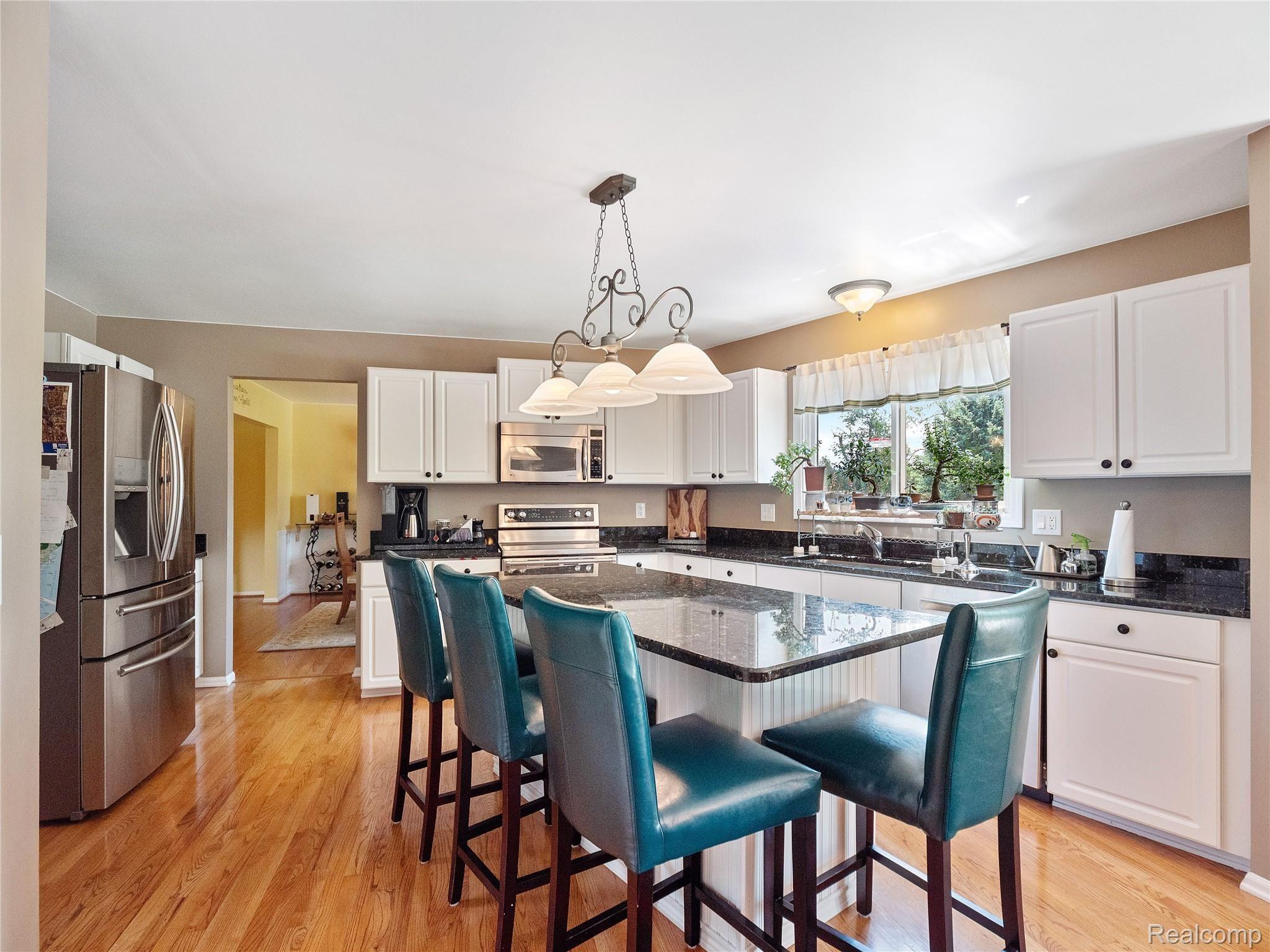 24417 Woodham Road Novi, MI 48374 - Photo 10 of 37 KITCHEN WITH ISLAND
