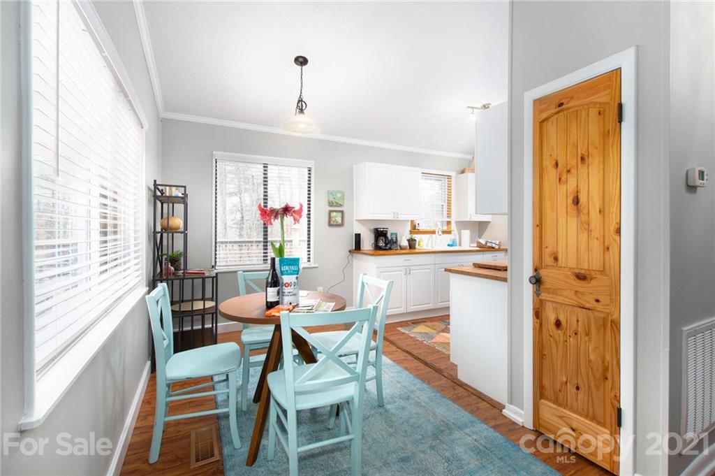 127 Avondale Ridge Road Asheville, NC 28803 - Photo 5 of 21 Gallery Image 5