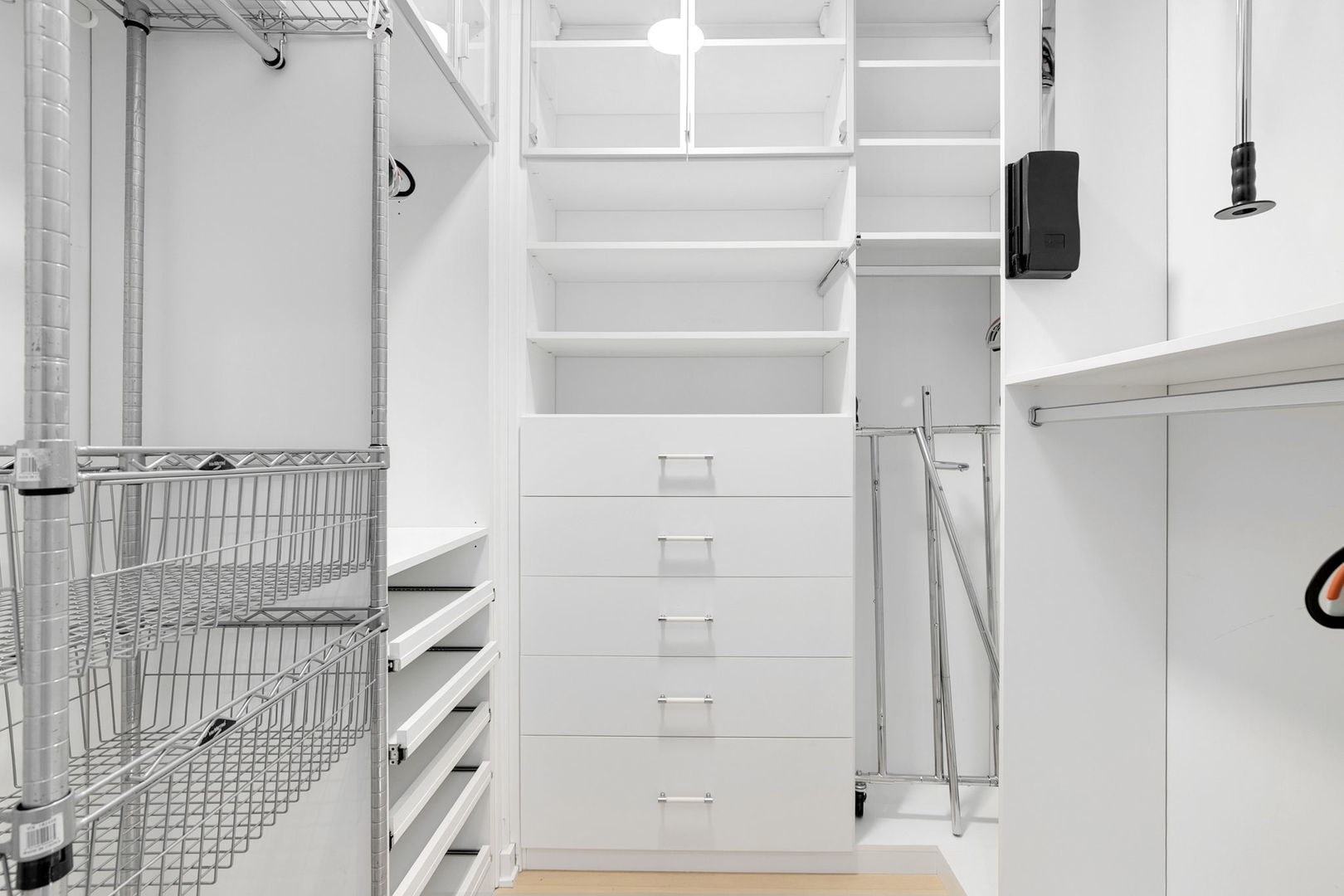 1648 West Division Street, Unit 703 Chicago, IL 60622 - Photo 19 of 41 a view of walk in closet