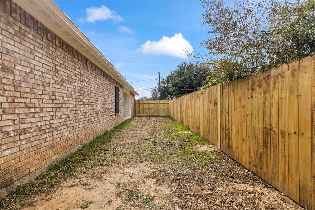 2723 Parsons Street Dallas, TX 75215 - Photo 28 of 28 a view of wooden fence
