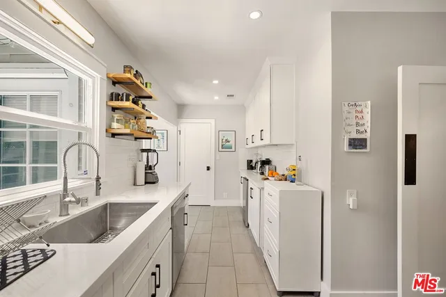 $2,399,000 | 7030 De Longpre Avenue, Los Angeles, CA 90028