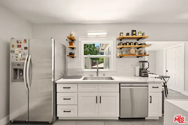 $2,399,000 | 7030 De Longpre Avenue, Los Angeles, CA 90028