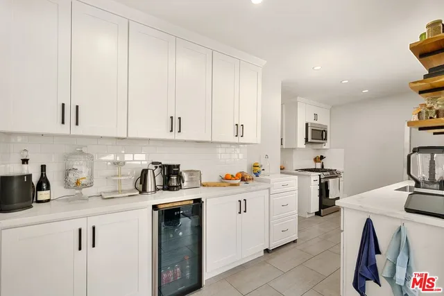 $2,399,000 | 7030 De Longpre Avenue, Los Angeles, CA 90028