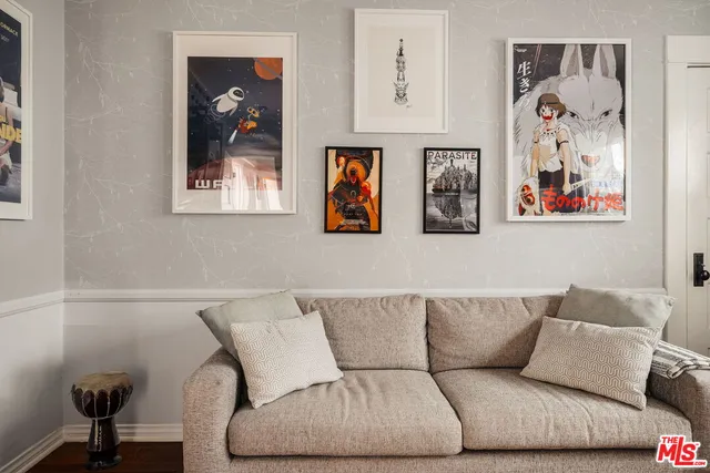 $2,399,000 | 7030 De Longpre Avenue, Los Angeles, CA 90028