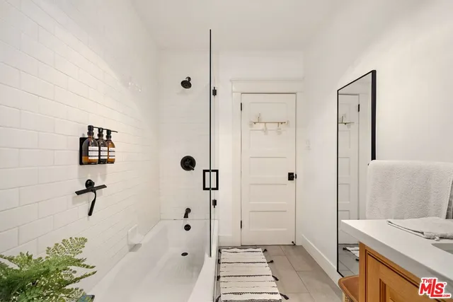 $2,399,000 | 7030 De Longpre Avenue, Los Angeles, CA 90028