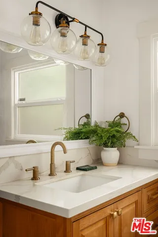 $2,399,000 | 7030 De Longpre Avenue, Los Angeles, CA 90028