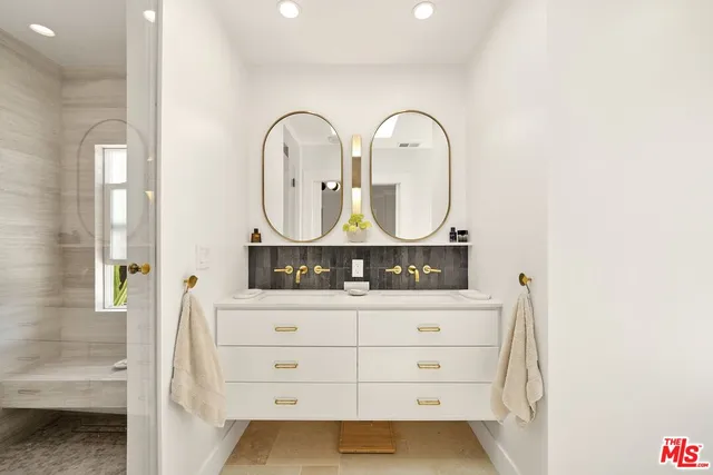 $2,399,000 | 7030 De Longpre Avenue, Los Angeles, CA 90028