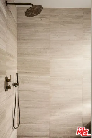 $2,399,000 | 7030 De Longpre Avenue, Los Angeles, CA 90028