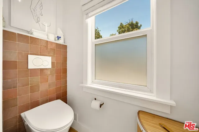 $2,399,000 | 7030 De Longpre Avenue, Los Angeles, CA 90028