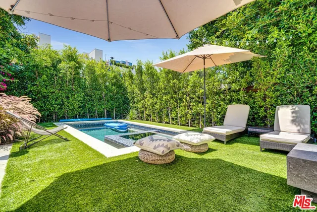 $2,399,000 | 7030 De Longpre Avenue, Los Angeles, CA 90028