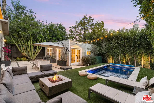 $2,399,000 | 7030 De Longpre Avenue, Los Angeles, CA 90028