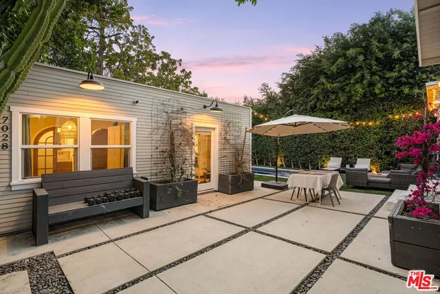 $2,399,000 | 7030 De Longpre Avenue, Los Angeles, CA 90028