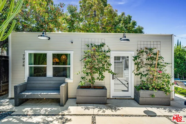 $2,399,000 | 7030 De Longpre Avenue, Los Angeles, CA 90028
