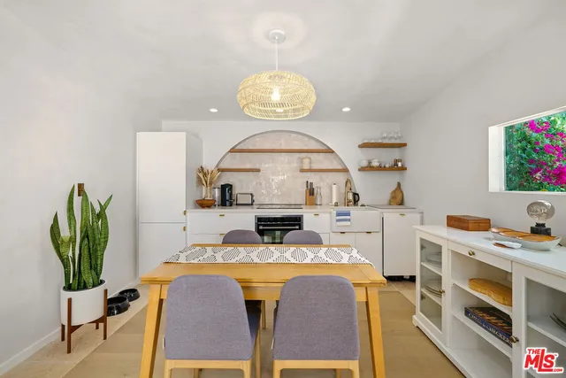 $2,399,000 | 7030 De Longpre Avenue, Los Angeles, CA 90028