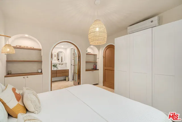 $2,399,000 | 7030 De Longpre Avenue, Los Angeles, CA 90028