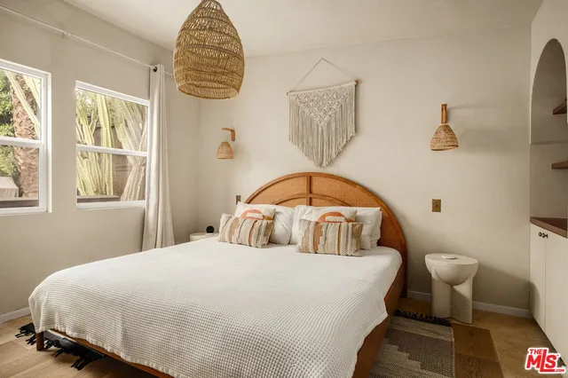 $2,399,000 | 7030 De Longpre Avenue, Los Angeles, CA 90028